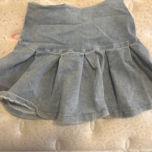 Pleated denim skirt